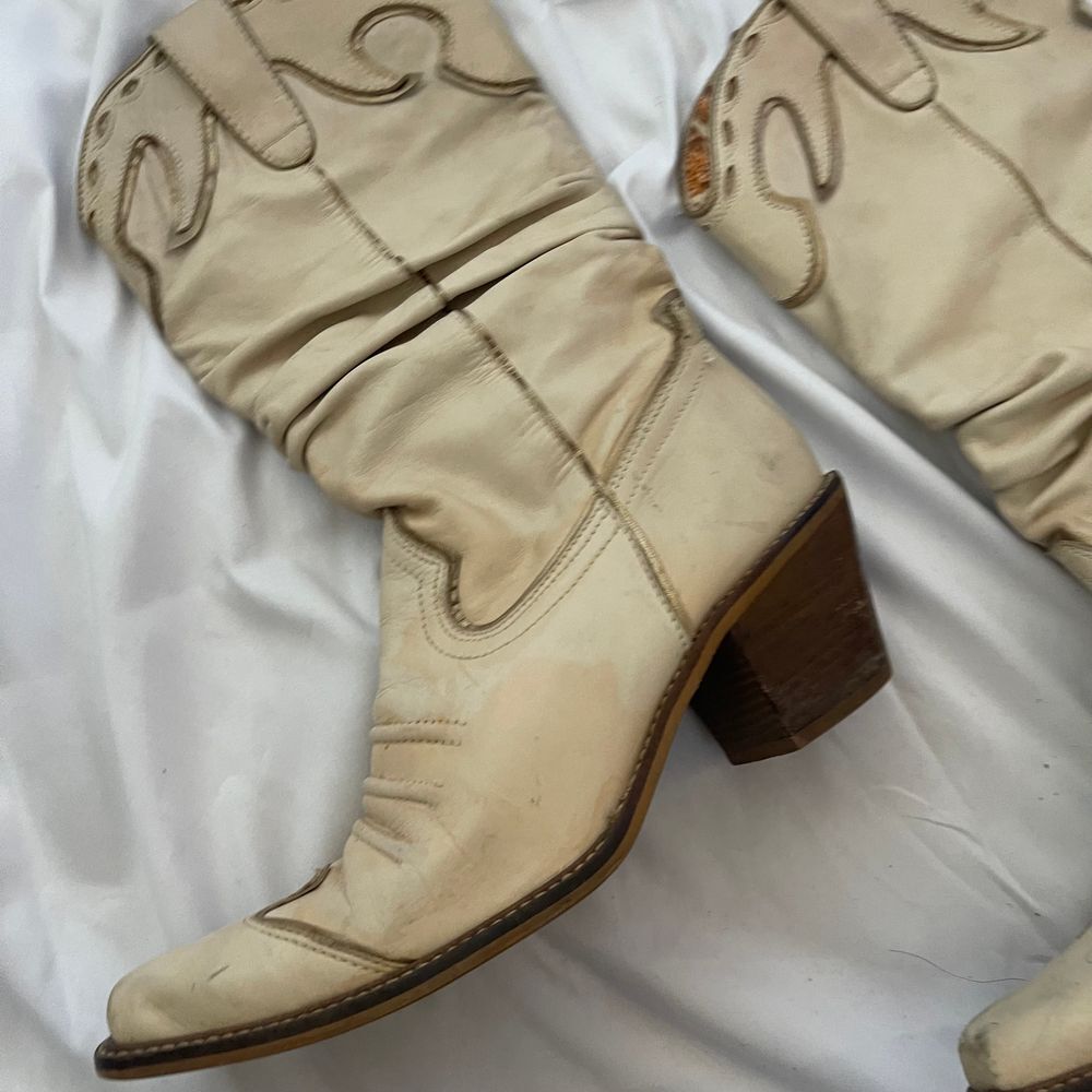 Vintage Gianni Bini‎ Genuine Leather Gathered Cream Distressed Cowboy Boots